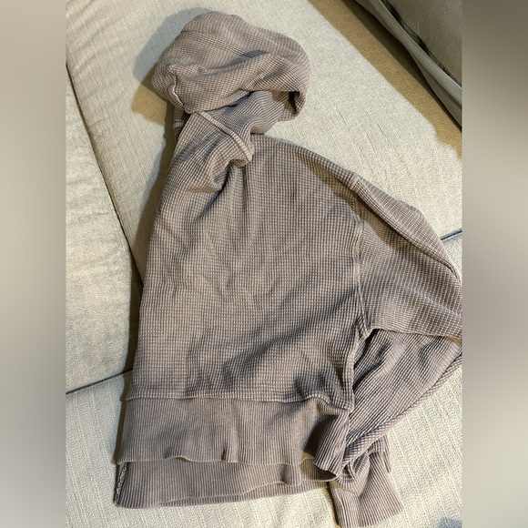 Aritzia TNA Cropped Hoodie - Picture 2 of 3
